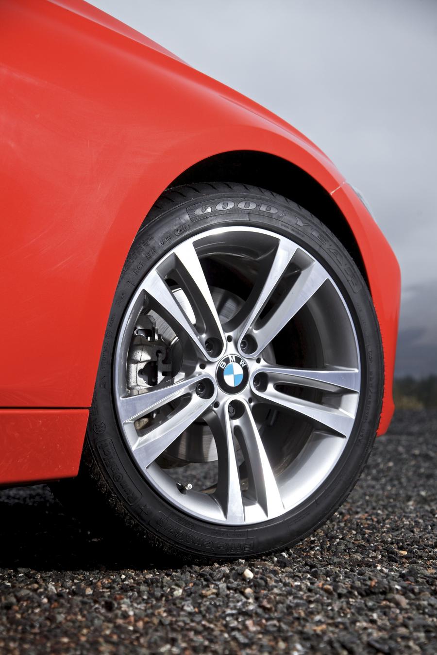  BMW 320d Sport 2012 года  (UK) (фото 7 из 28)